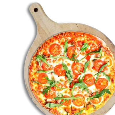 عکس بدون پس زمینه پیتزا پپرونی ویژه روی ظرف چوبی