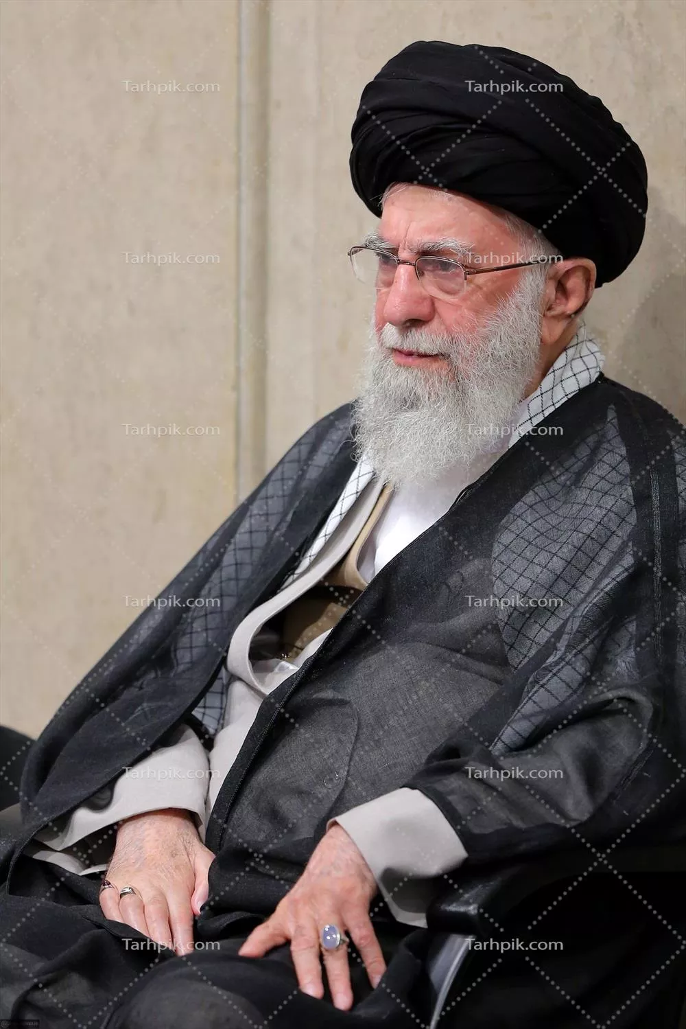 تصویر آیت الله خامنه ای با کیفیت مناسب چاپ