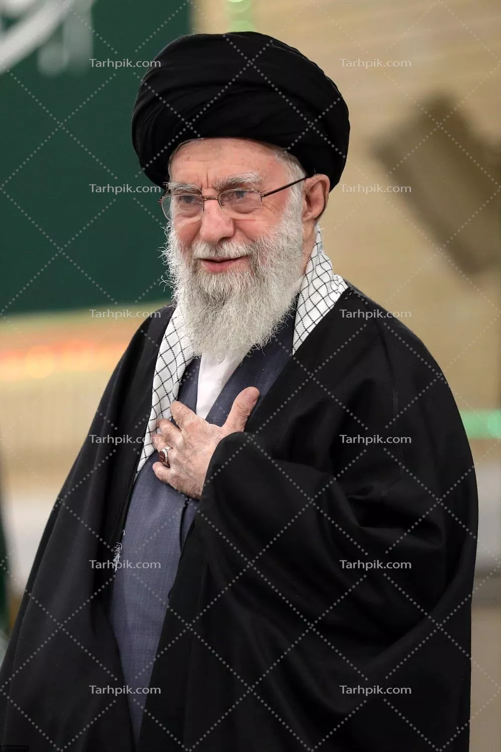 تصویر با کیفیت آیت الله خامنه ای با عبای مشکی