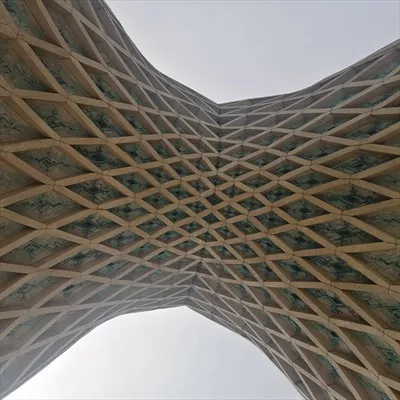 تصویر برج آزادی در تهران