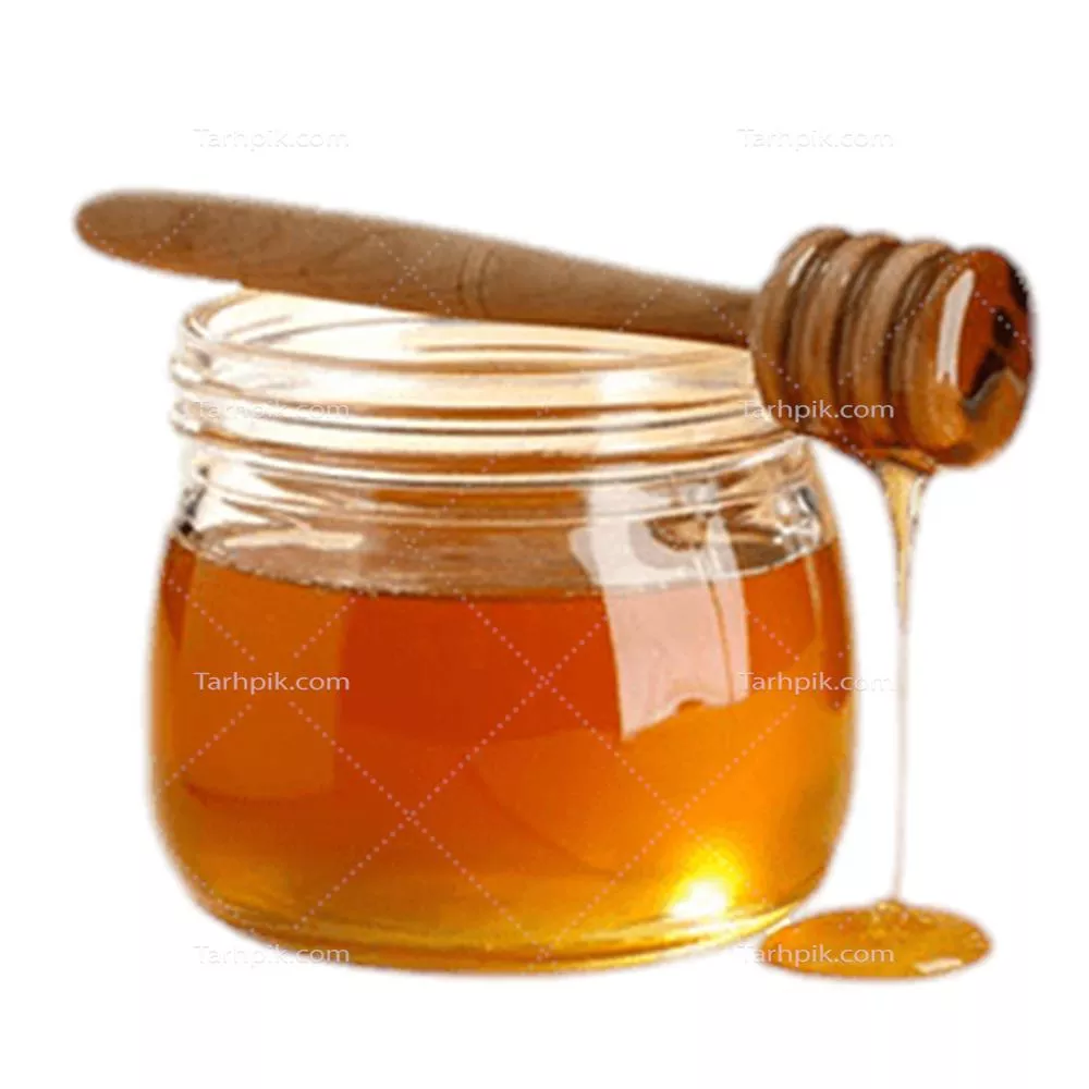 عکس بدون پس زمینه طرف شیشه ای پر از عسل و قاشق چوبی مخصوص عسل روی شیشه