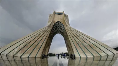 تصویر میدان آزادی تهران از نمای پایین