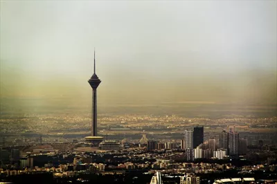 تصویر با کیفیت برج میلاد در هوای آلوده تهران