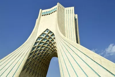 تصویر با کیفیت نمای نزدیک برج آزادی