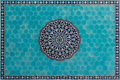 تصویر با کیفیت کاشی کاری دیوار مسجد
