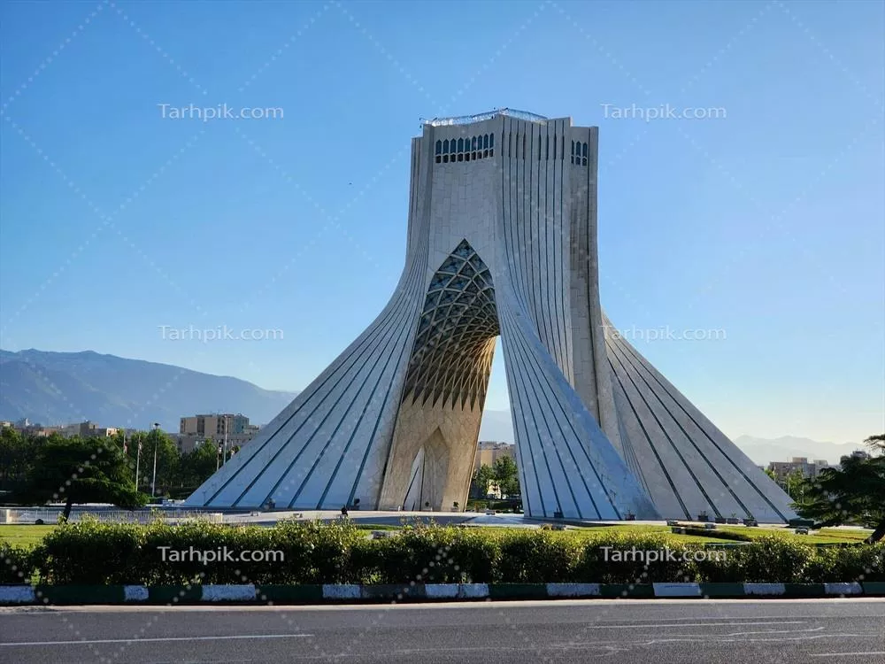 تصویر با کیفیت برج آزادی تهران از نمای میدان