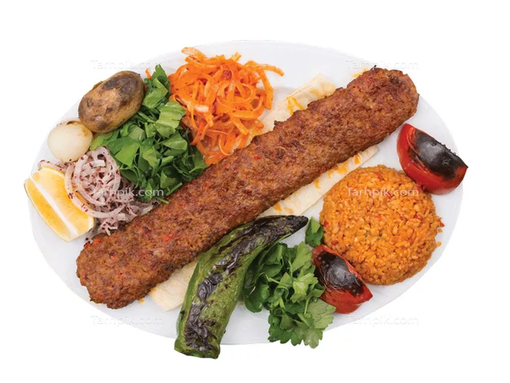 عکس دوربری بشقاب غذا فلافل با دورچین گوجه و هویج و قارچ و سبزی