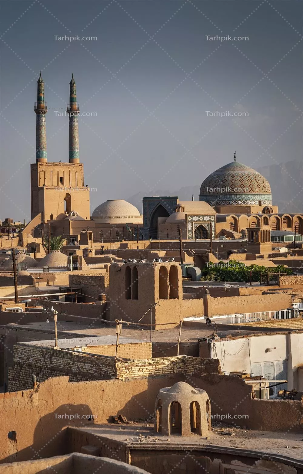 تصویر با کیفیت پشت بام مرکز شهر و نمای مناظر شهر قدیمی یزد در ایران