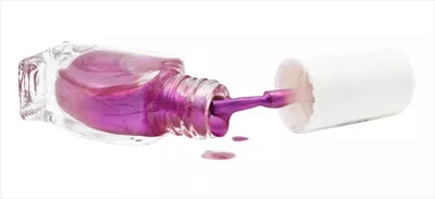 عکس لاک بنفش افتاده روی زمین