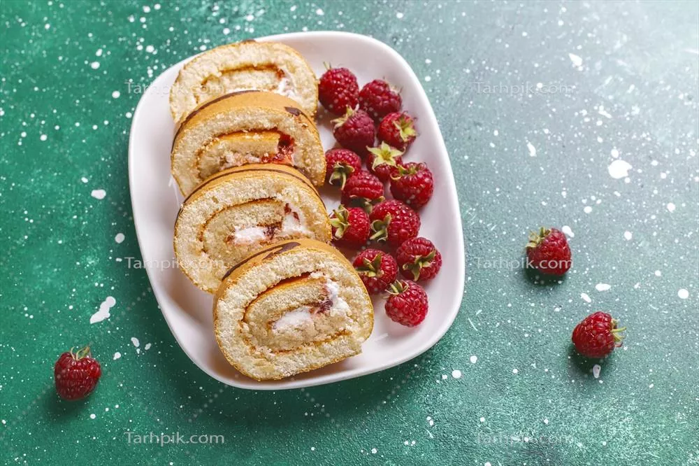 عکس با کیفیت رولت با توت فرنگی