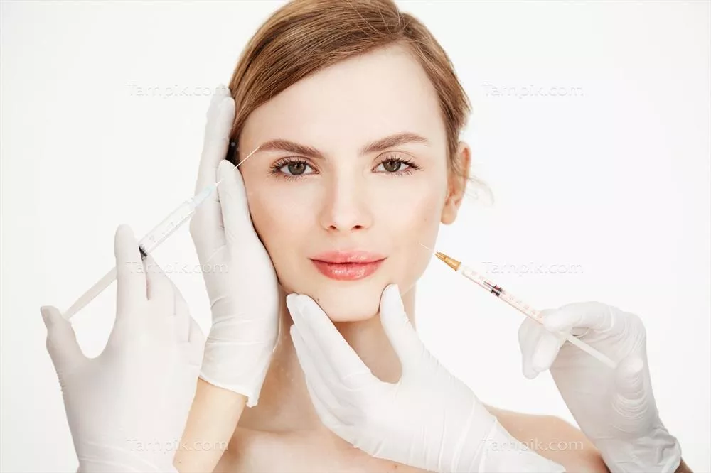 عکس مدل زن هنگام تزریق و بوتاکس
