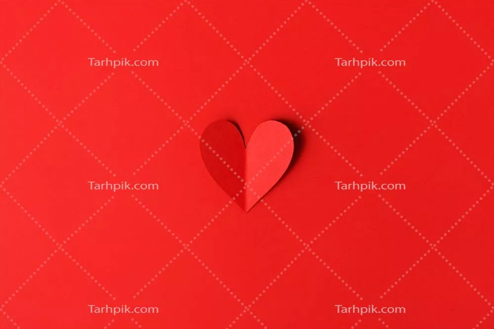 عکس قلب کاغذی در پس زمینه