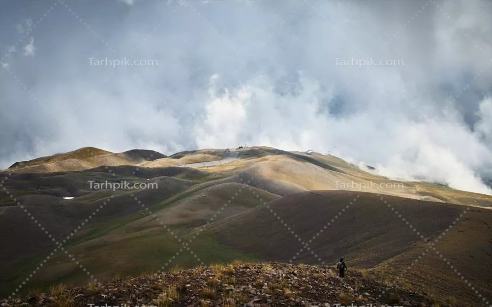 عکس منظره کوهستان و آسمان ابری