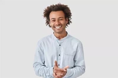 عکس پرتره مرد خوش تیپ شاد