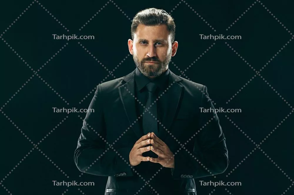 عکس پرتره مرد جوان با تم مشکی