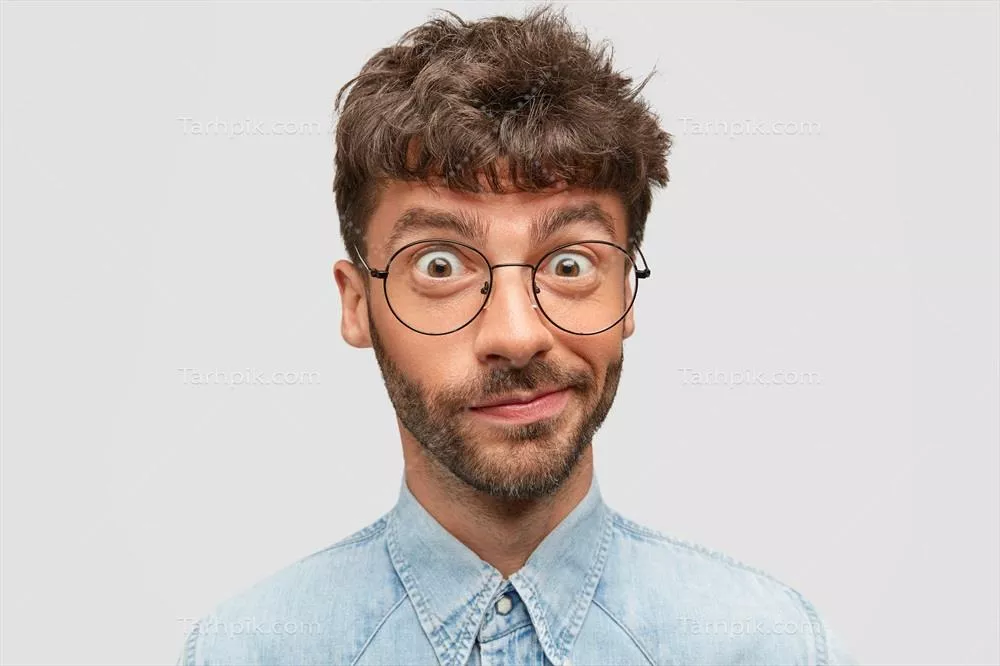 عکس پرتره مرد مردد و گیج