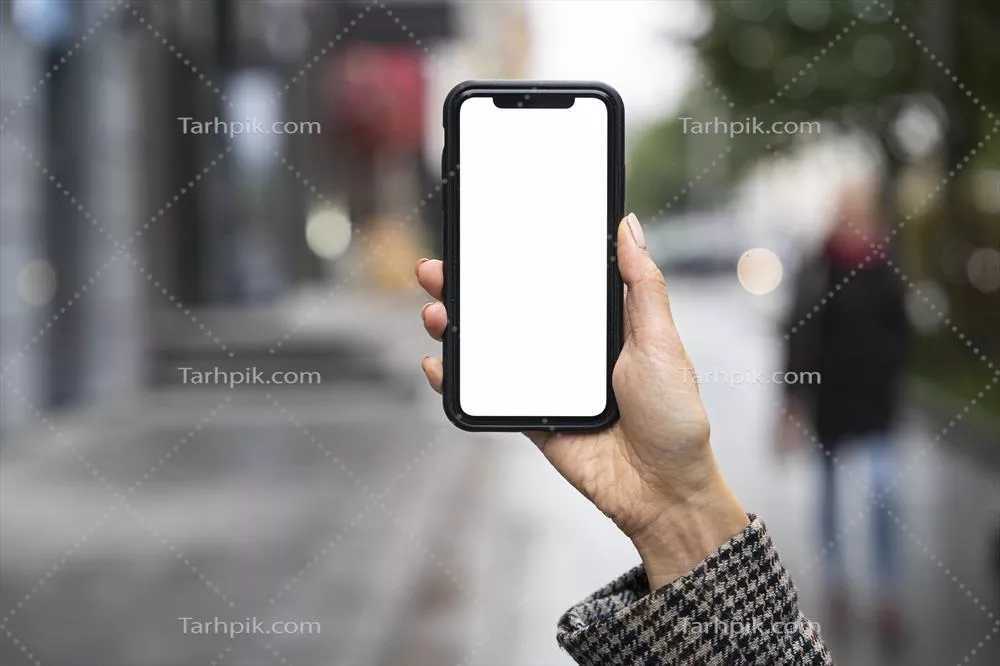 عکس گوشی موبایل با صفحه سفید در دست