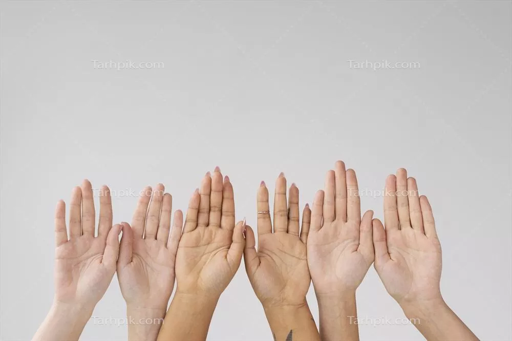 عکس دست ها با رنگ پوست مختلف