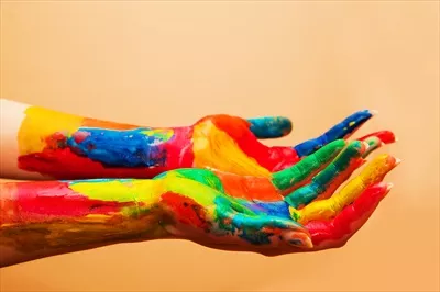 عکس دست رنگی