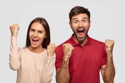 عکس زن و مرد بسیار خوشحال