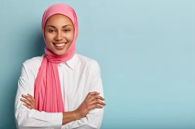 عکس زن محجبه با فضای کپی