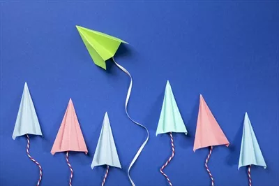 عکس هواپیما های کاغذی از نمای بالا
