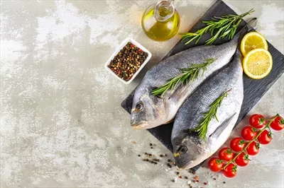 عکس ماهی آماده پخت با فضای کپی