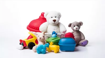 عکس اسباب بازی های مختلف کودکانه برای فعالیت های کودک و تفریح ​​مانند حیوان عروسک و  توپ