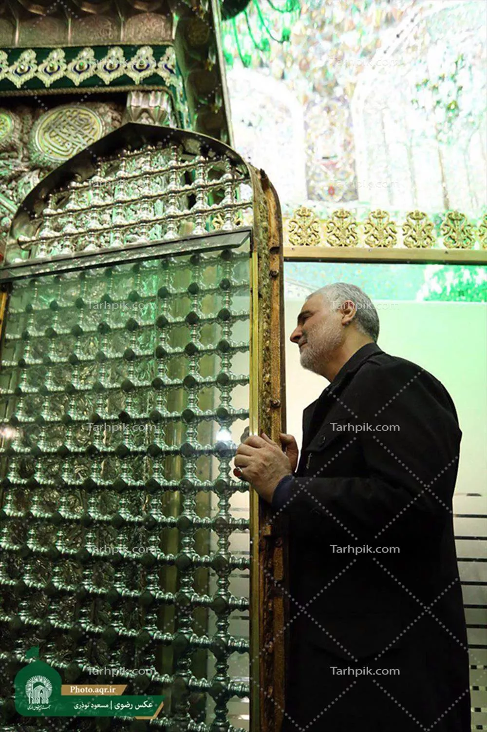 عکس شهید حاج قاسم سلیمانی در حرم امام رضا