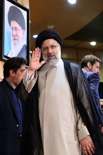 عکس شهید سید ابراهیم رئیسی در ثبت نام انتخابات ریاست جمهوری