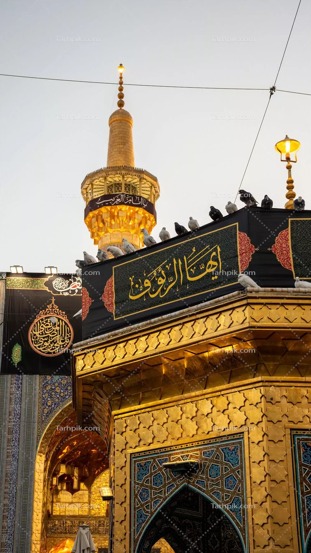 عکس پرچم سیاه شهادت امام رضا در حرم مطهر امام رضا