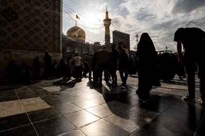 عکس زائران امام رضا در حرم
