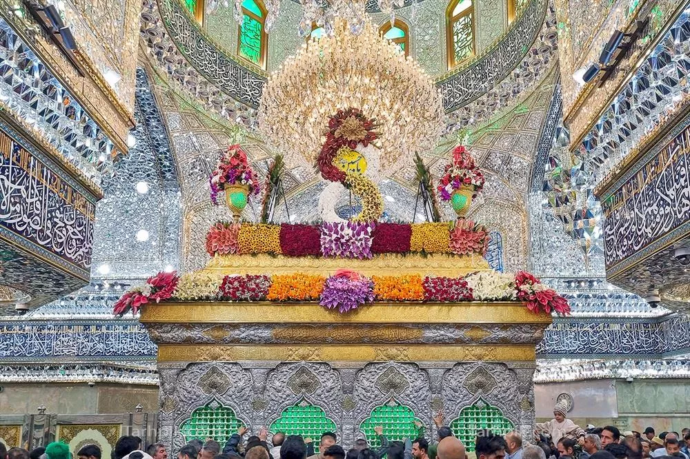عکس ضریح مطهر امام حسین در روز میلاد