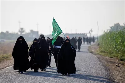 عکس زائران حسینی در پیاده روی اربعین کربلا