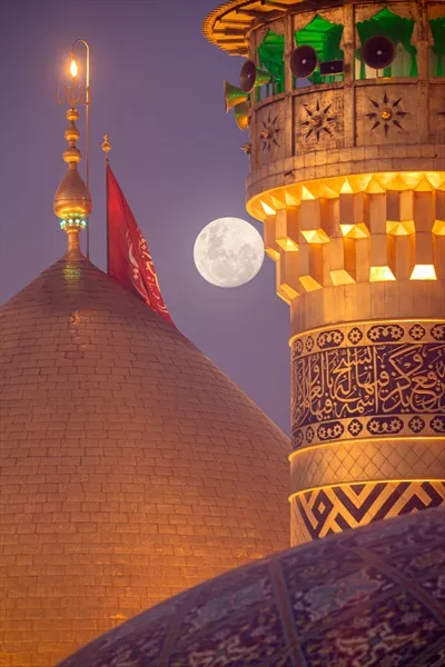 عکس ماه شب چهارده در کنار گنبد حرم قمر بنی هاشم
