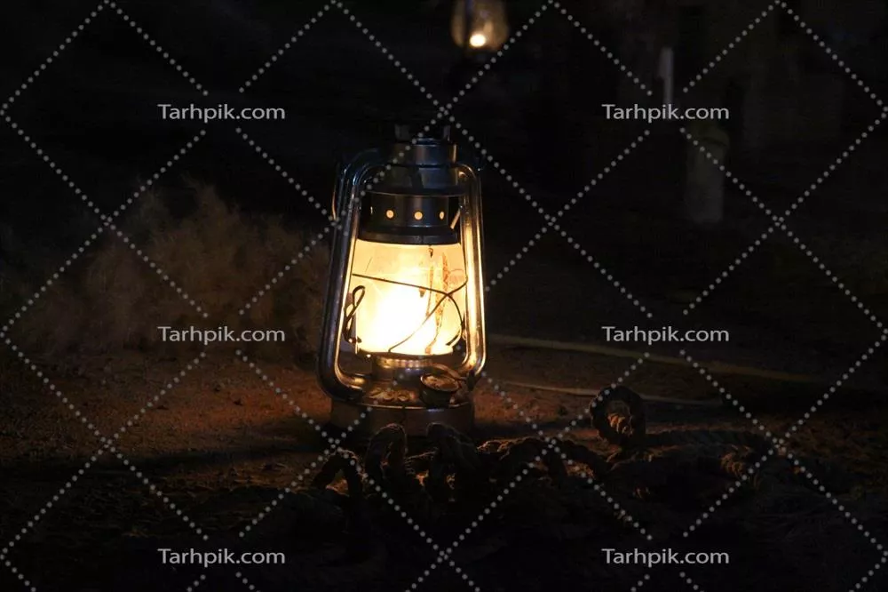 عکس فانوس نفتی روشن برای روشنایی