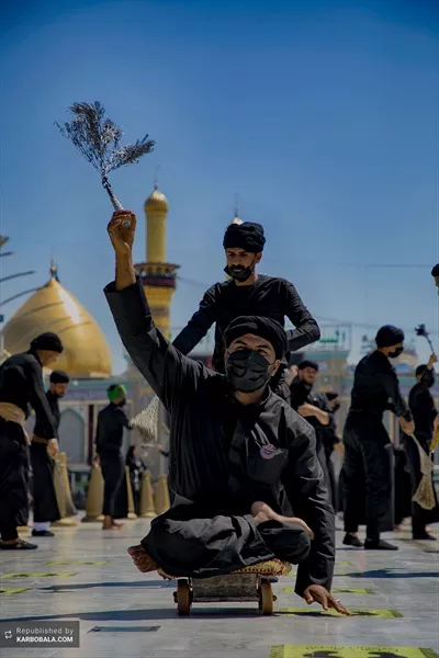 عکس عزاداری و سینه زنی زائر امام حسین