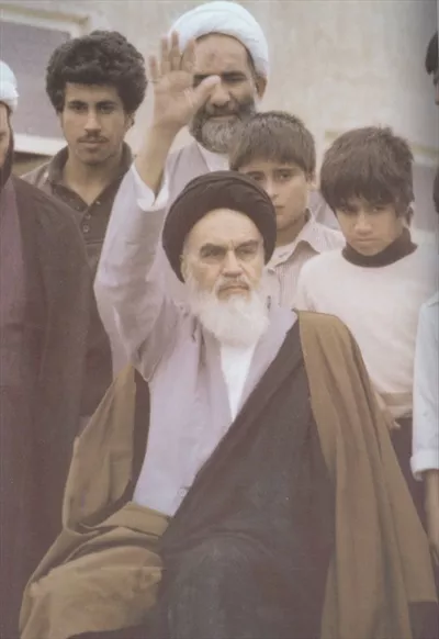 عکس امام خمینی ره در کنار مردم