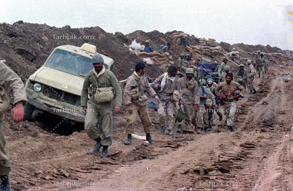 عکس رزمندگان به صف شده