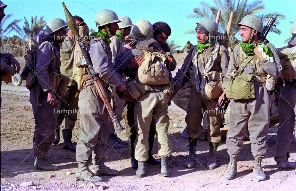 عکس خداحافظی رزمندگان در جبهه