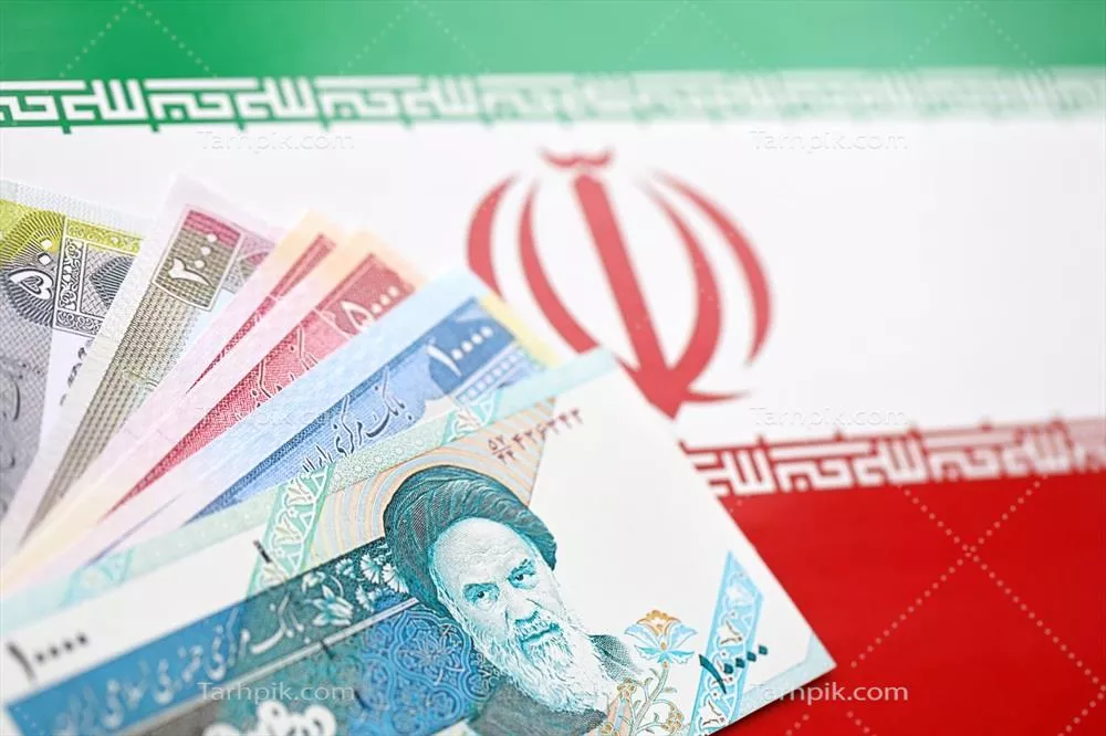عکس پول روی پرچم جمهوری اسلامی ایران