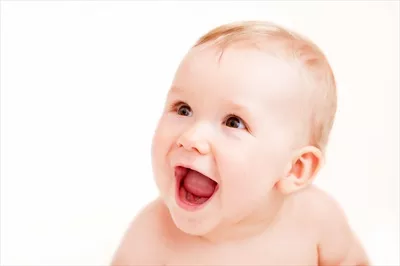 عکس کودک ناز و کیوت با لبهای خندان