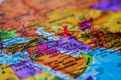 عکس نقشه برداری و علامت گذاری مکان ها در ایران با استفاده از پین های نقشه