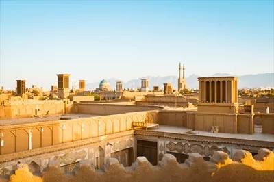 عکس مناظر زیبای یزد در غروب: کافه ها، بادگیرها و گنبدها