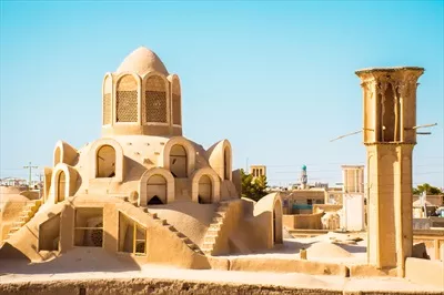 عکس کاخ تاریخی کاشان: جاذبه ای بی نظیر در دل شهر با معماری خیره کننده