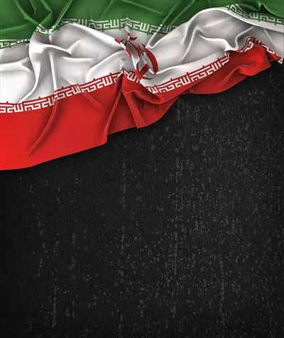 عکس پرچم ایران به سبک وینتیج بر روی تخته سیاه کهنه با فضای خالی برای متن