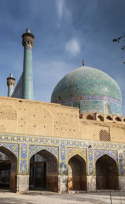 عکس جزئیات معماری اسلامی ایرانی در مسجد امام اصفهان با زیبایی خیره کننده