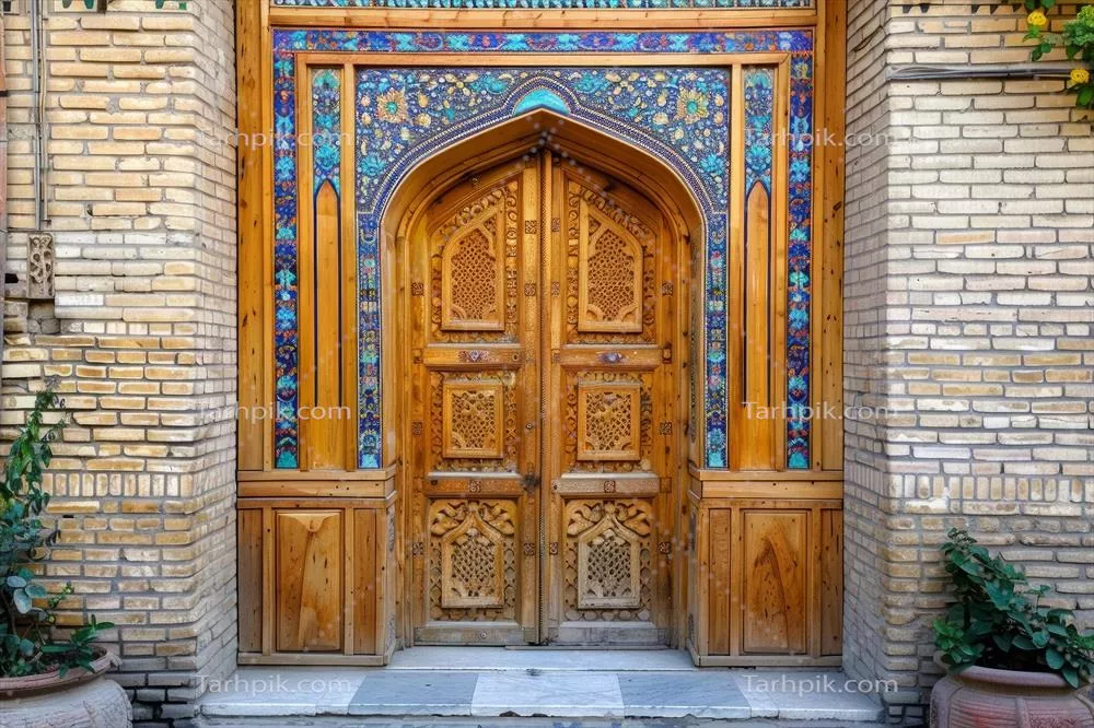عکس درهای چوبی سنتی با جزئیات موزاییکی زیبا و هنری