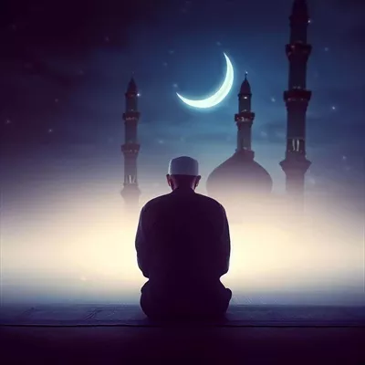 عکس تصویری زیبا از مسجد در ماه رمضان با چراغ های اسلامی و فضایی معنوی
