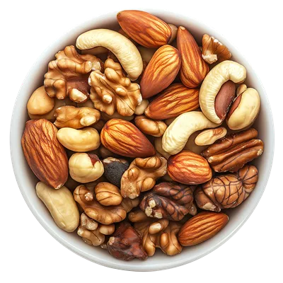 عکس دوربری مخلوطی از آجیل های خوشمزه در یک کاسه سفید زیبا